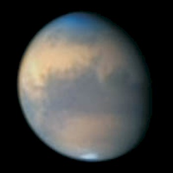 Mars mit deutlich ausgeprägter Phase und Südpolkappe am 09.09.05, aufgenommen als RRGB von Martin Fiedler und Thomas Böhme im RRGB-Verfahren an der Sternwarte Radebeul. Verwendet wurde der 14-Zoll-MN.