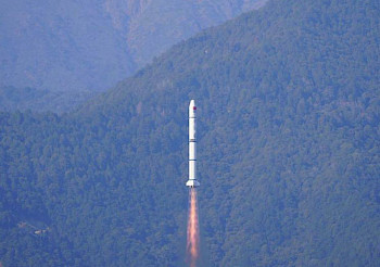 Eine Trägerrakete vom Typ Long March-2C mit dem astronomischen Satelliten Einstein Probe (EP) startet am 9. Januar 2024 vom Kosmodrom Xichang in der südwestchinesischen Provinz Sichuan. Foto: Zhang Jing/Xinhua