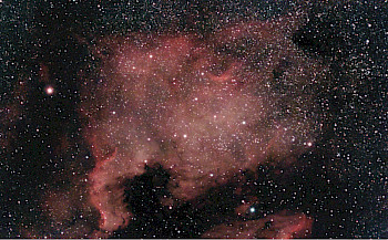 Abb. 1: 18.05.2026, NGC 7000, Nordamerika-Nebel mit Seestar S30 Pro, 47min. Ort: Obertal bei Schladming/Österreich. Aufnahme: Andreas Doerr, Helsa